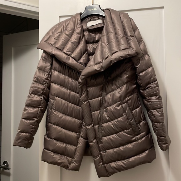 Tahari jacket - Picture 2 of 5